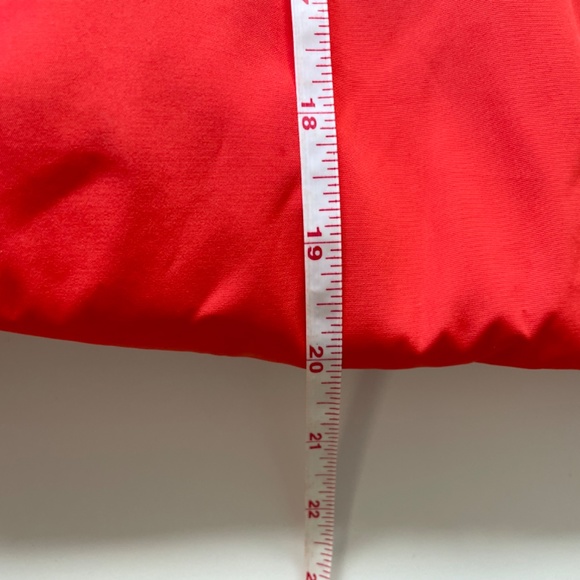 Red weekend / sports bag in a very soft and durable material - Picture 5 of 8